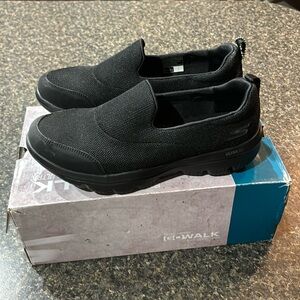 Skechers Go Walk Evolution Ultra Women’s Slip-On Shoes Size 9.5 Black